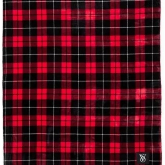 VS Plaid Tote and Blanket - Picture 5 of 5